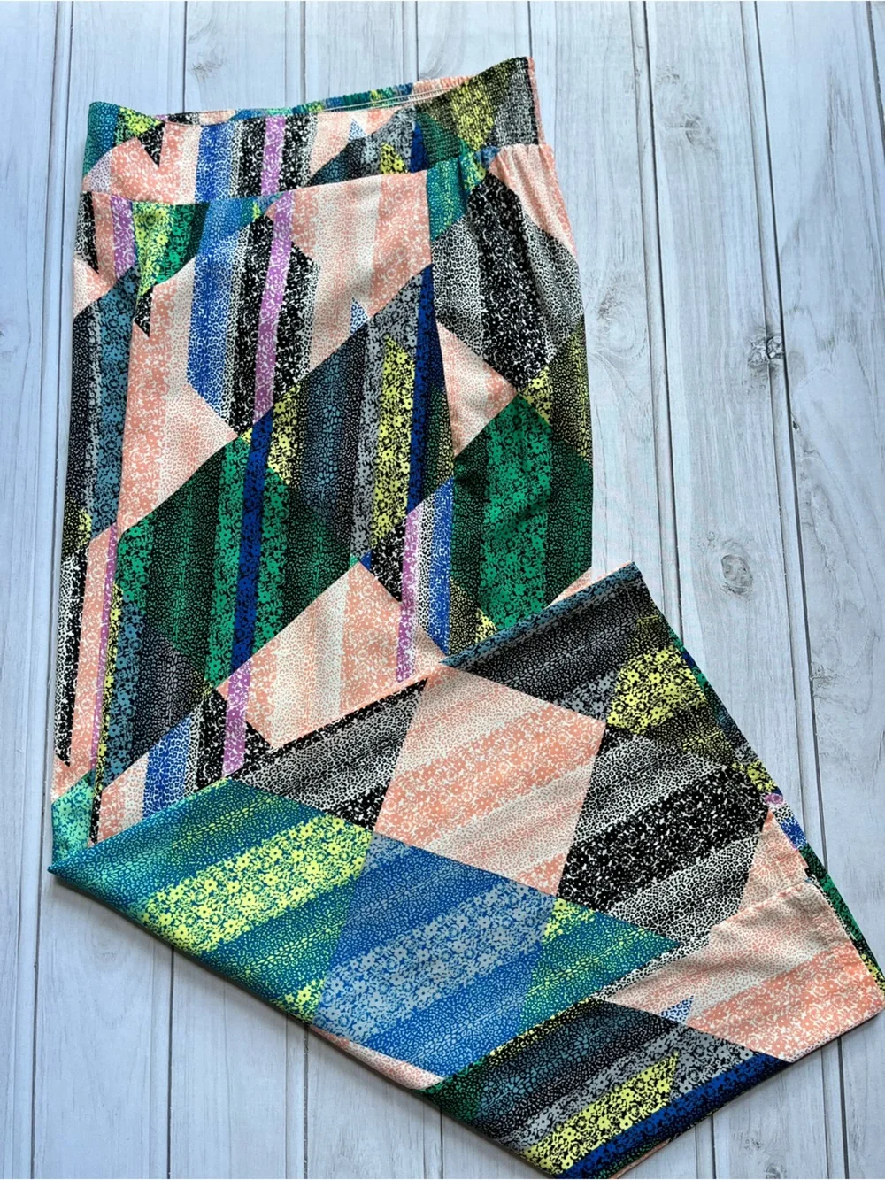 Women’s Bar lll geometric colorblock wide leg palazzo pull on pant. Size medium